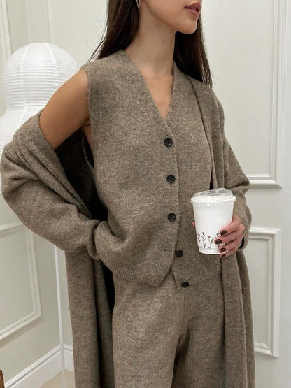 Ensemble Tricot Minimaliste Trois Pièces